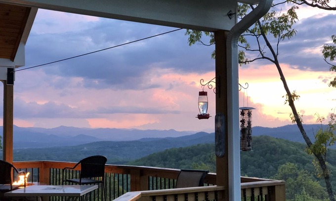 Swannanoa House | Amazing Mountain Views with 2 Master Suites on 5 Acres