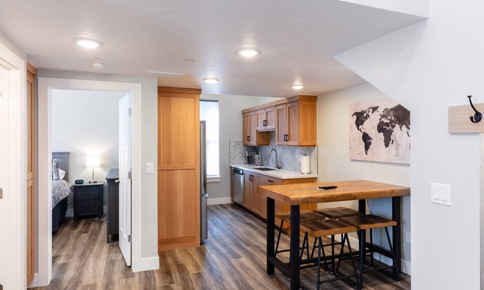 Cottonwood Heights Apartment | Amazing new 2BR unit 2 min from Big Cottonwood Canyon- located for ski access!