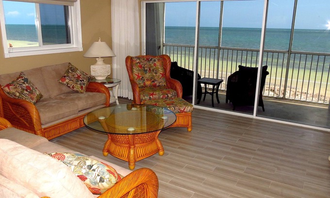 Marathon Condo | Amazing Ocean View Condo on the Beach!