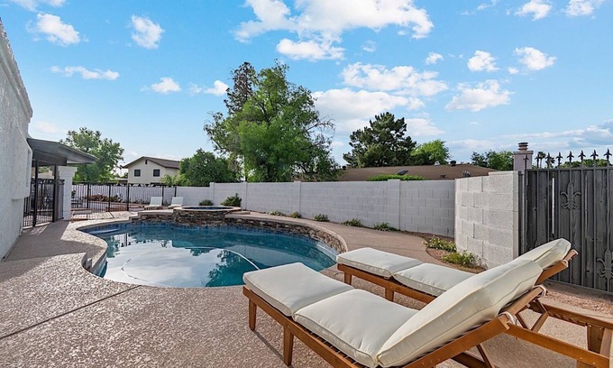Mesa House | Amazing- Pool Home- Fire Pit & Ping Pong Table