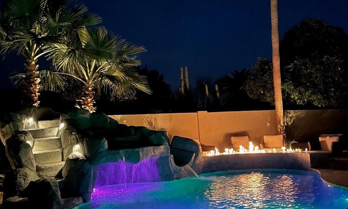 South Scottsdale House | Amazing pool, huge hot tub, and resort-like backyard
