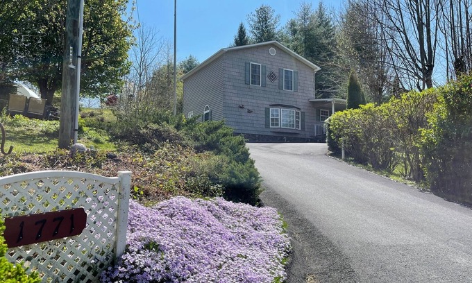 West Jefferson House | Amazing Price for a Two Bedroom Getaway, in the High Country