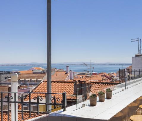 Encarnacao Apartment | Amazing Rooftop Terrace With River And Historic City View 4 Bedrooms 4 bathrooms AC 19th Century Building Chiado