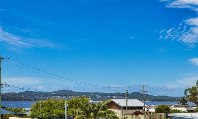 Salamander Bay House | Amazing Sunrises from your balcony