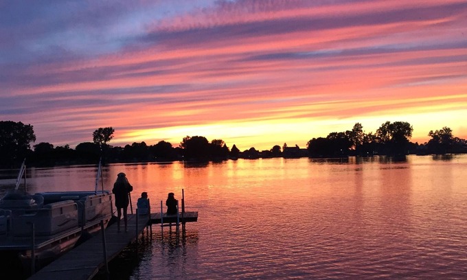 Shipshewana Cottage | Amazing sunsets, Lake Front Home, Waterfront, near Shipshewana Indiana, Exit 107