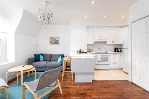 Shaughnessy Village Apartment | Amazing three bedroom Apartment in Central Montreal facing a park