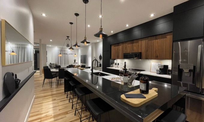 Villeray—Saint-Michel—Parc-Extension Apartment | Amazing three bedroom two bathroom apartment and the heart of Villeray