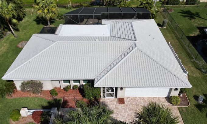 Laurel House | Amazing updated 2/2 Nokomis home with heated pool!