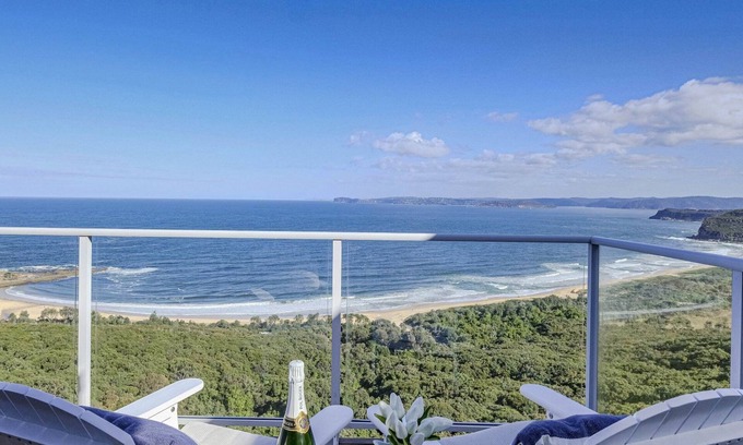 Killcare Heights House | Amazing views, whale watching and close to Bells