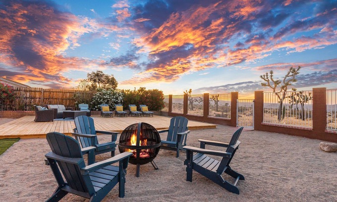 Joshua Tree House | ✨Amazing Views✨Backyard Trails 🏜️Close to National Park, Shops, Restaurants ☕️