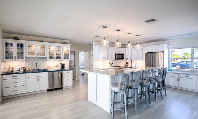 Little Venice House | Amazing Views! Dockage on the open water! Brand New 4 Bedrooms, Cabana Club!