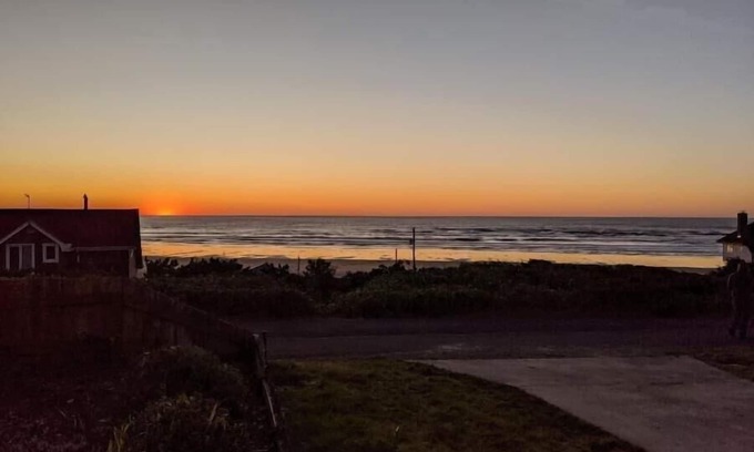 Florence House | Amazing Views, Sleeps 6 - Pacific Pearl