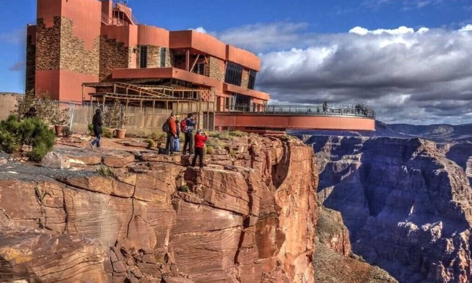 Meadview House | Amazing Views with 3 bedrooms near Grand Canyon and Skywalk