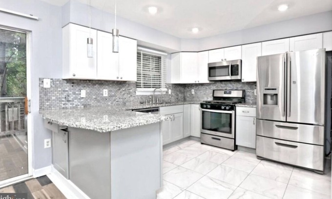Newington House | Amazing Washington DC Metro Townhouse