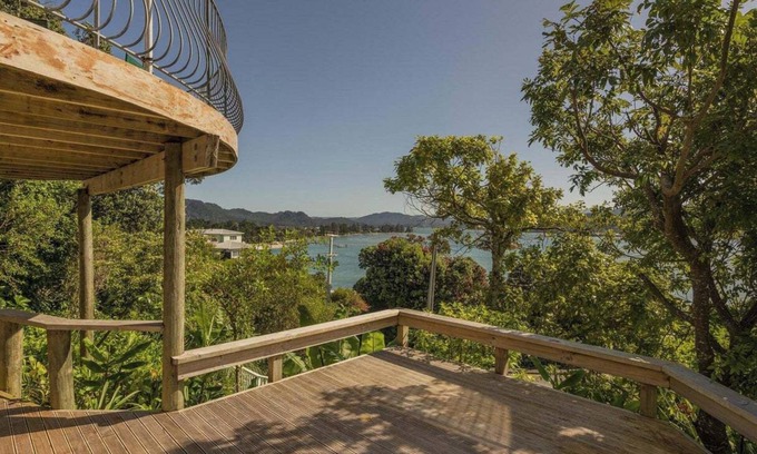 Tairua Cottage | Amazing Water Views from the Harbour Masters Cottage! 2 mins walk to the beach