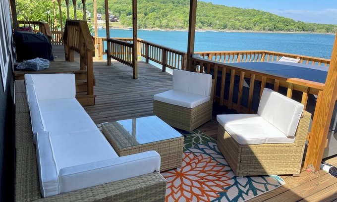 Cookson House | AMAZING WATERFRONT HOME WITH HOT TUB. BOTH HAVE EXTENSIVE VIEWS OF THE LAKE