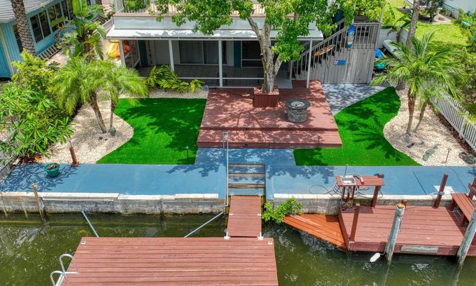 Spring Hill House | Amazing Waterfront Home for your Perfect Vacation!