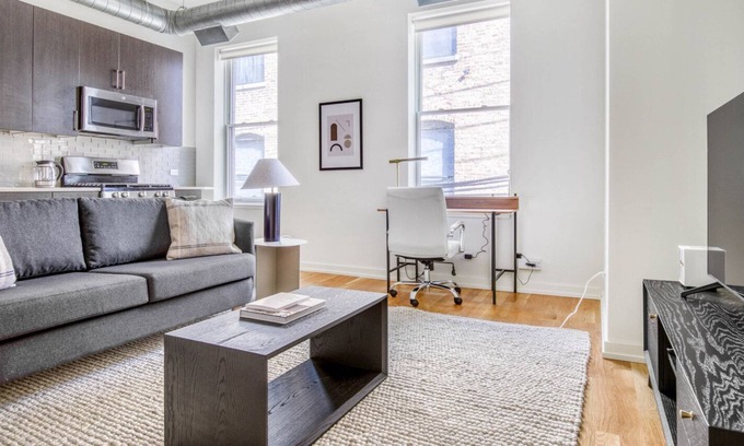 Wicker Park Apartment | Amazing Wicker Park 2BR w/ W/D, 2 blocks to Blue Line, by Blueground