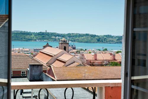 Linda-a-Velha Apartment | Ambassador River View Suites