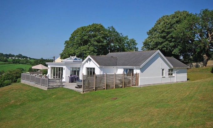 Saundersfoot House | Amber Cottage - Luxury Cottage, Hot Tub, Sea Views and Log Burner