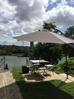 Thomery Apartment | Ambiance Seine - appartement 46m2 terrasse - Hortensia
