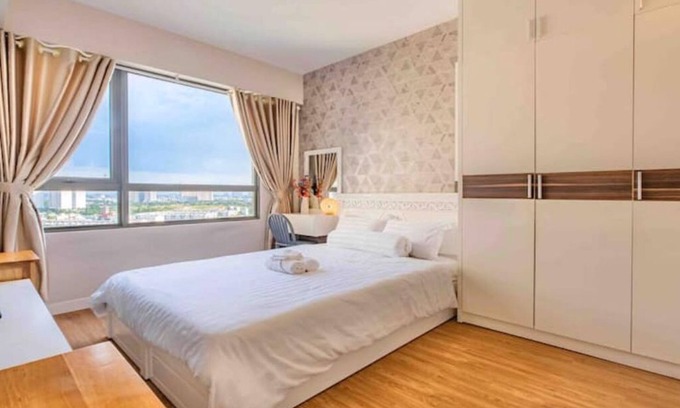 District 9 Condo | AmbiHOME - Masteri Thao Dien T5 view pool and city