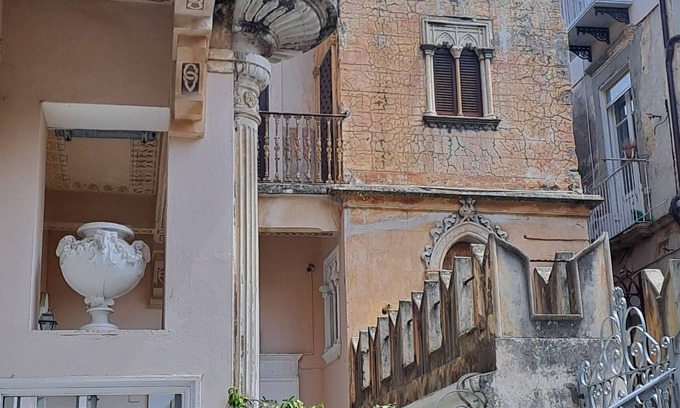 Tropea Apartment | Ambra: centre, wi fi, 5min. walk beach, 10 min walk train station