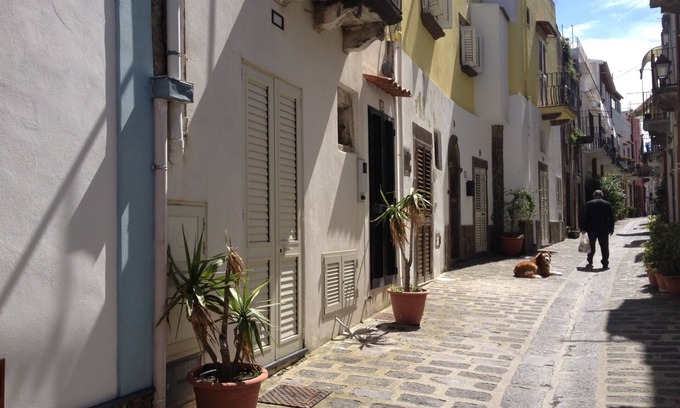 Lipari Historic Centre Apartment | Ambra