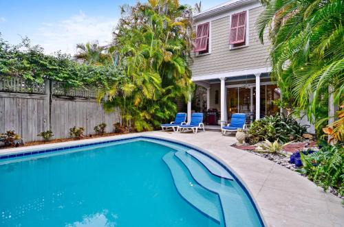 Old Town House | Amelia Home by AvantStay In Historic Old Town w Pool