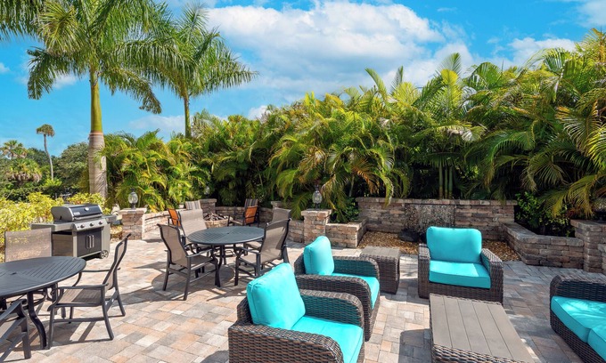 Fruitville Hotel | Ameniti Bay, BW Signature Collection