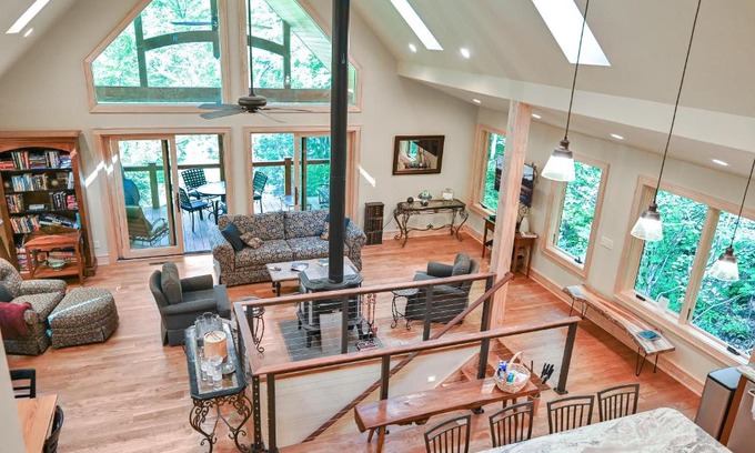 Weaverville House | Amenity-Packed Holiday Home