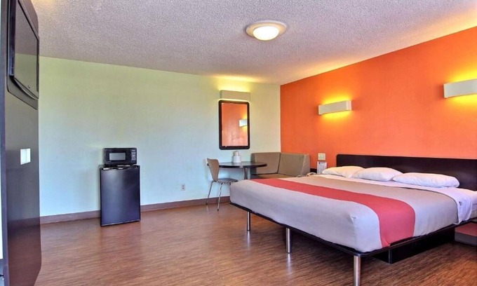 Gilman Hotel | Ameri Vu Inn