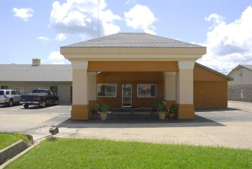 Emporia Hotel | America's Best Inn and Suites Emporia