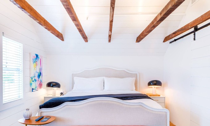 Greenport Hotel | American Beech - Deluxe King Suite 14