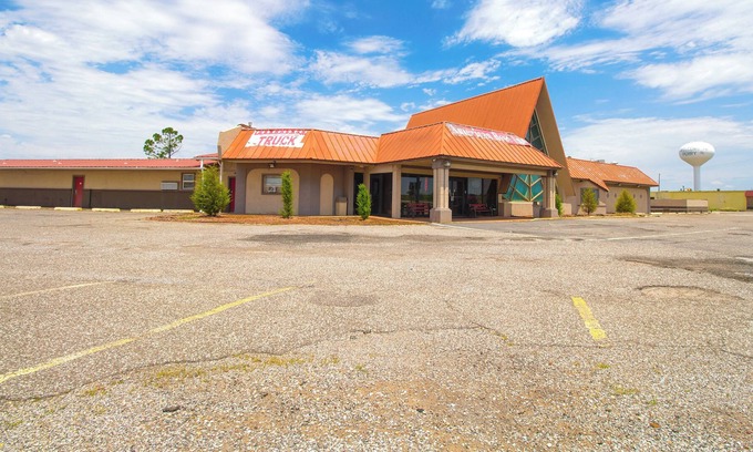 Perry Hotel | American Best Inn By OYO I-35 Perry near Lake McMurtry