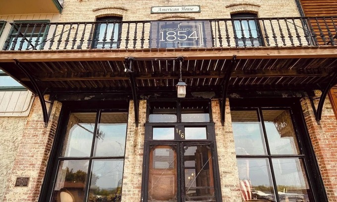McGregor Apartment | American House 1854- Stagecoach Stop Suite, 2 Bedrooms, Kitchenette, Sleeps 6