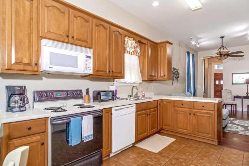 Columbus House | Americana Cottage Closest Historic BnB to Benning