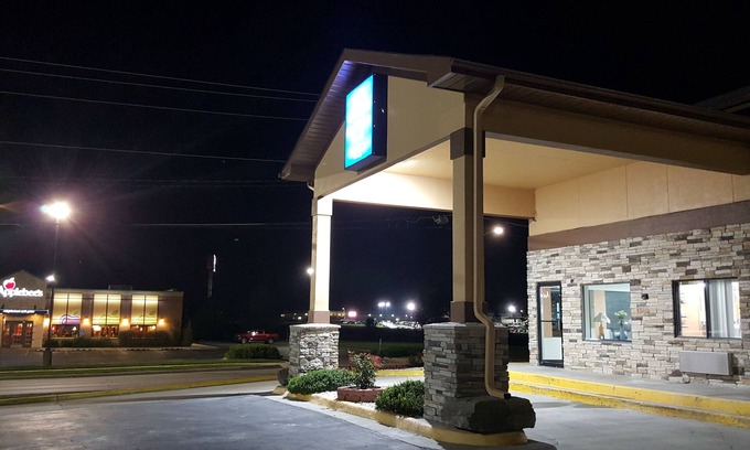Harrisonville Hotel | Americas Best Value Inn & Suites Harrisonville