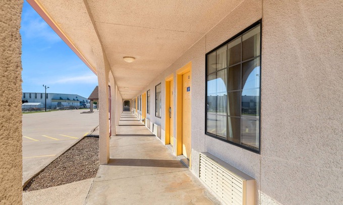 Bonham Hotel | Americas Best Value Inn Bonham