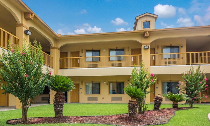 Tomball Hotel | Americas Best Value Inn & Suites Tomball