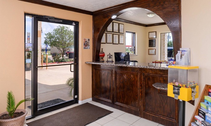 Waller Hotel | Americas Best Value Inn & Suites Waller Prairie View