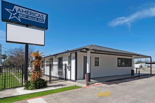 Eastside Promise Neighborhood Hotel | Americas Best Value Inn San Antonio Downtown Riverwalk