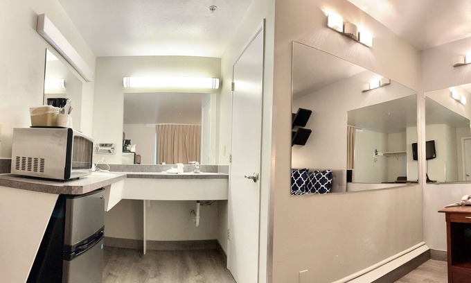 Westminster Triangle Hotel | Americas Inn and Suite