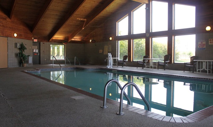 West Burlington Hotel | AmericInn by Wyndham West Burlington