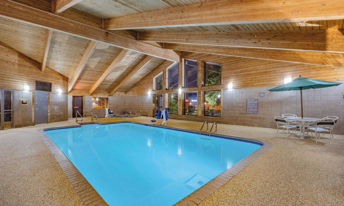 Apple Valley Hotel | AmericInn by Wyndham Apple Valley