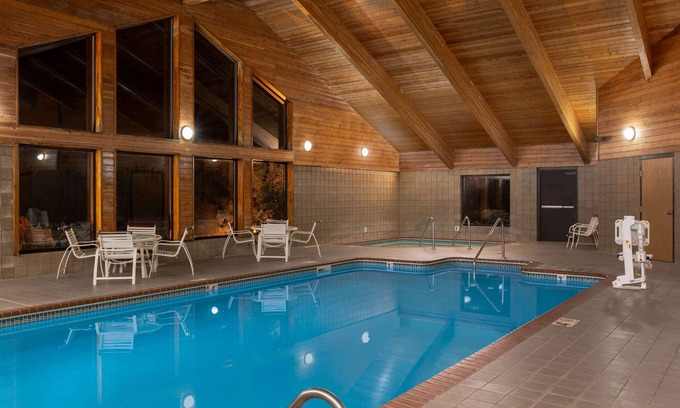 Oakdale Hotel | AmericInn by Wyndham Coralville