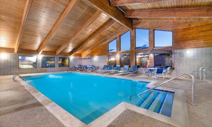 Dickinson Hotel | AmericInn by Wyndham Dickinson