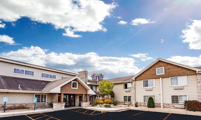 Long Lake Hotel | AmericInn by Wyndham Hotel and Suites Long Lake