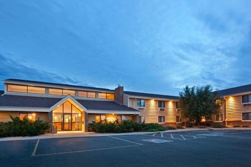 Mitchell Hotel | AmericInn by Wyndham Mitchell