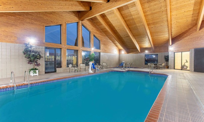 New London Hotel | AmericInn by Wyndham New London
